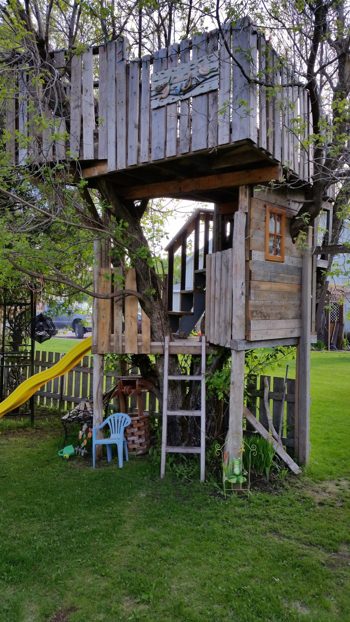 8-diy-tree-house-out-of-pallets-diy-crafts